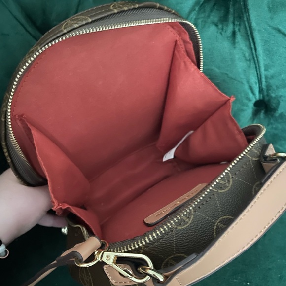 It’s vintage bag Adrienne Vittadini - Picture 3 of 7